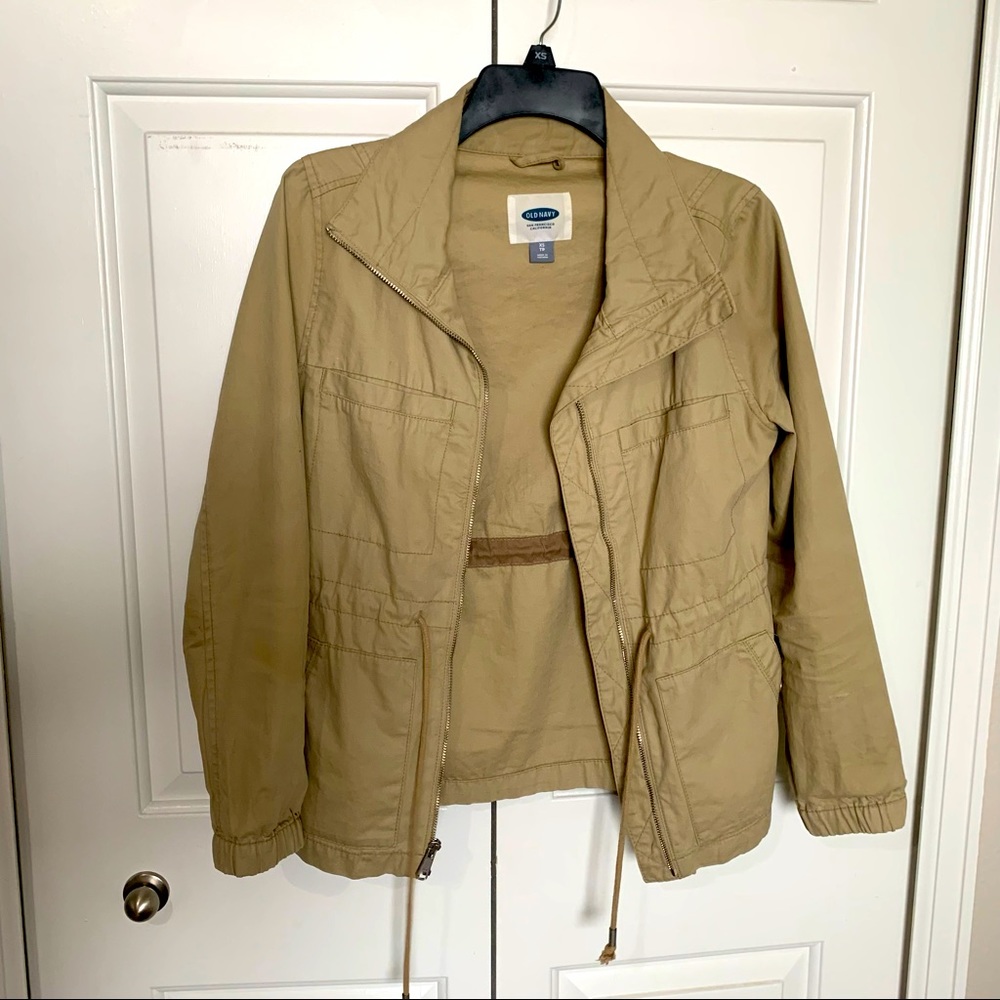 Old Navy tan trench coat | medium | lightly worn, excellent condition